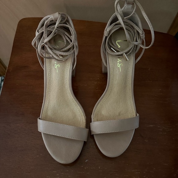Lulus lace up heel in Tan - Picture 4 of 6